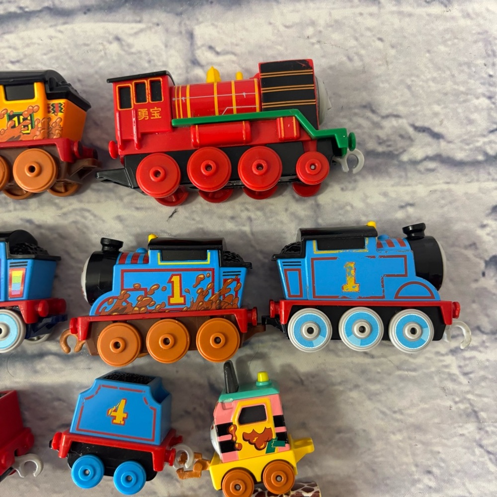 Thomas the Train & Friends And Minis Very Small Train Engines Lot Of 15 Tracks - Picture 5 of 6